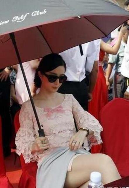 女星下半身惨不忍睹:郑爽牙签腿 范冰冰腿粗屁股大
