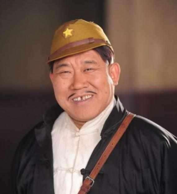 美女野兽组合 娱乐圈丑男美女恋爱故事 娱乐圈颜值与才华反差情侣_娱乐圈最丑男