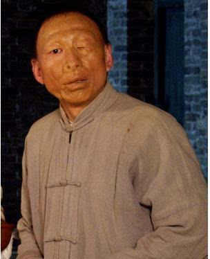 美女野兽组合 娱乐圈丑男美女恋爱故事 娱乐圈颜值与才华反差情侣_娱乐圈最丑男