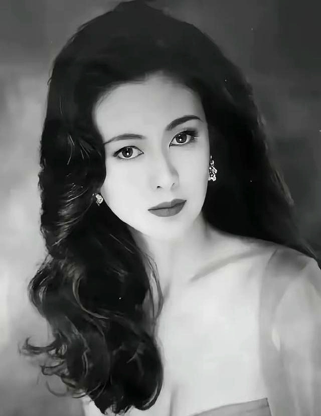 张曼玉挂历版权问题_日本演员中野良子挂历_香港女明星挂历图片