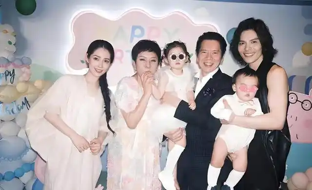 娱乐圈谁在追郭碧婷_向佐郭碧婷遗产分配_向华强家族信托基金