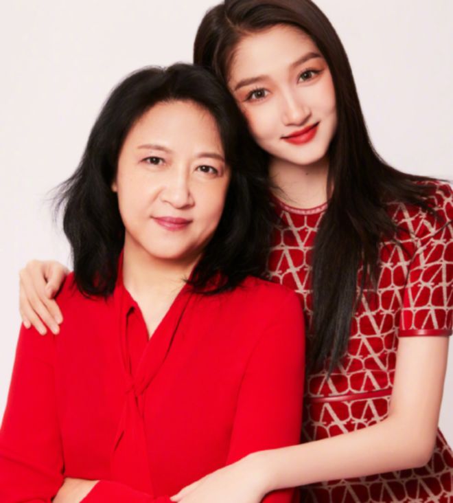 娱乐圈父女关晓彤_关晓彤家庭背景_关晓彤母亲李君