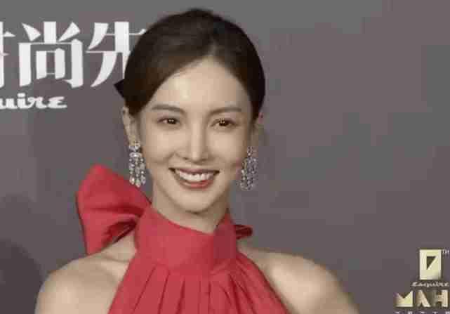 娱乐圈整容美女_混血女明星鼻子_美女整容前后对比